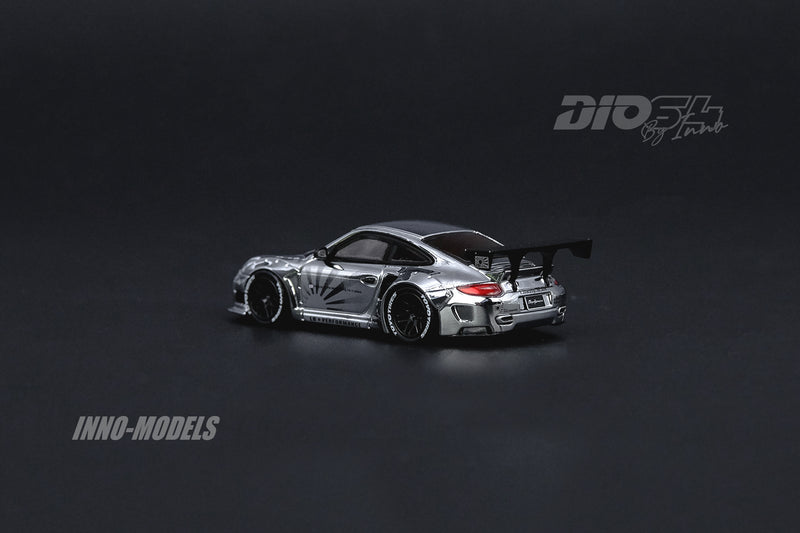 INNO Models 1:64 Liberty Walk Auto Salon Diorama Set with 1/64 Porsche 997 LBWK Chrome Finish and Figures