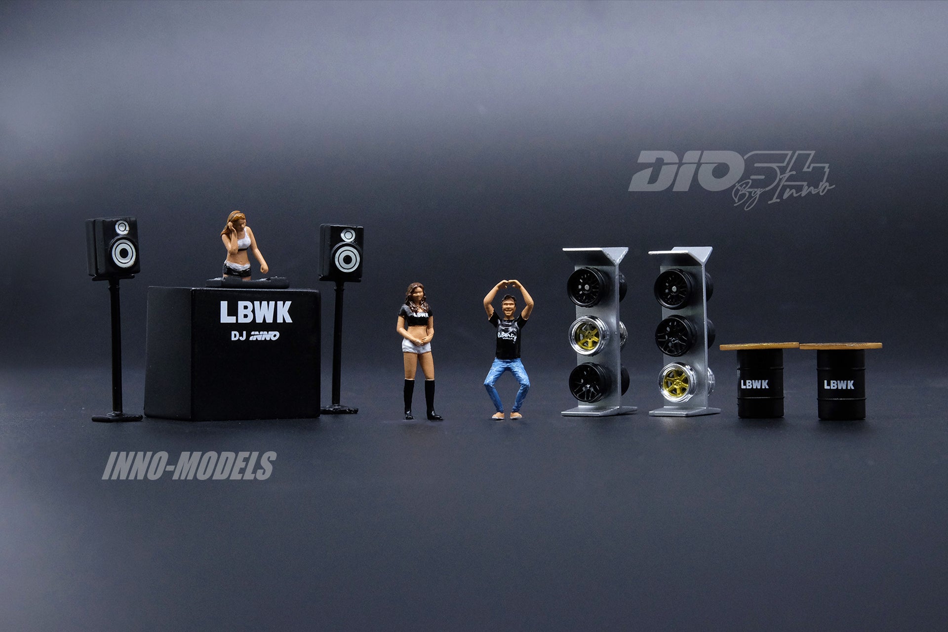 INNO Models 1:64 Liberty Walk Auto Salon Diorama Set with 1