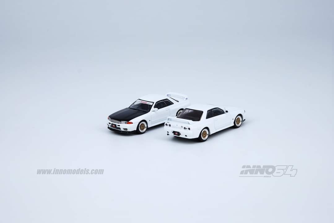 INNO Models 1:64 Nissan Skyline GTR R32 in White with Extra Set of