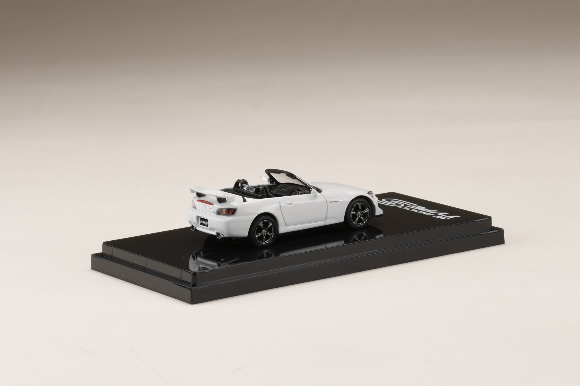 Hobby Japan 1:64 Honda S2000 Type-S (AP2) in Grand Prix White with