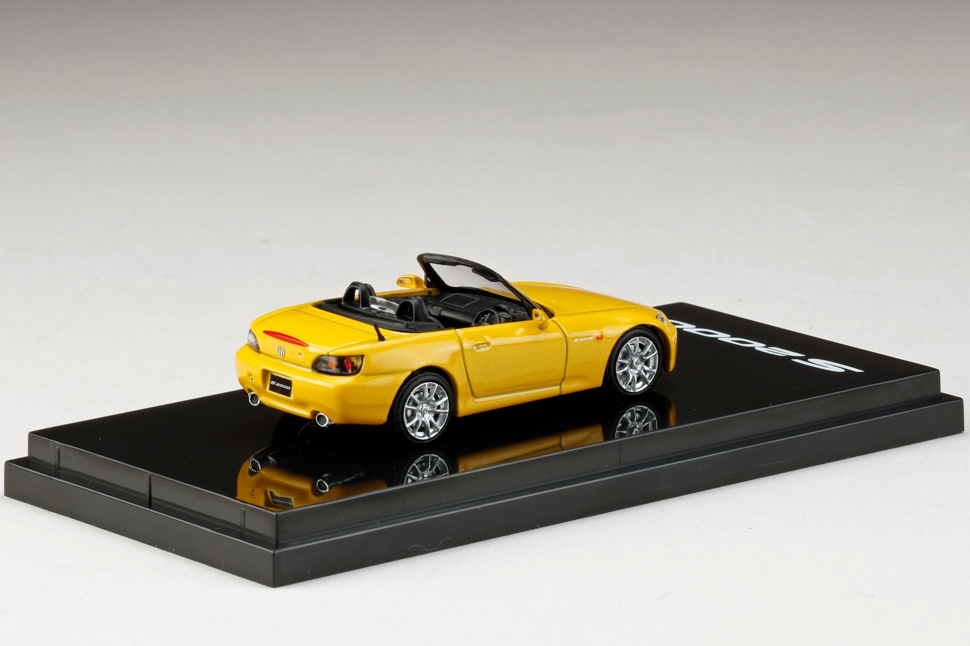 Hobby Japan 1:64 Honda S2000 (AP1) Type 200 Indy Yellow