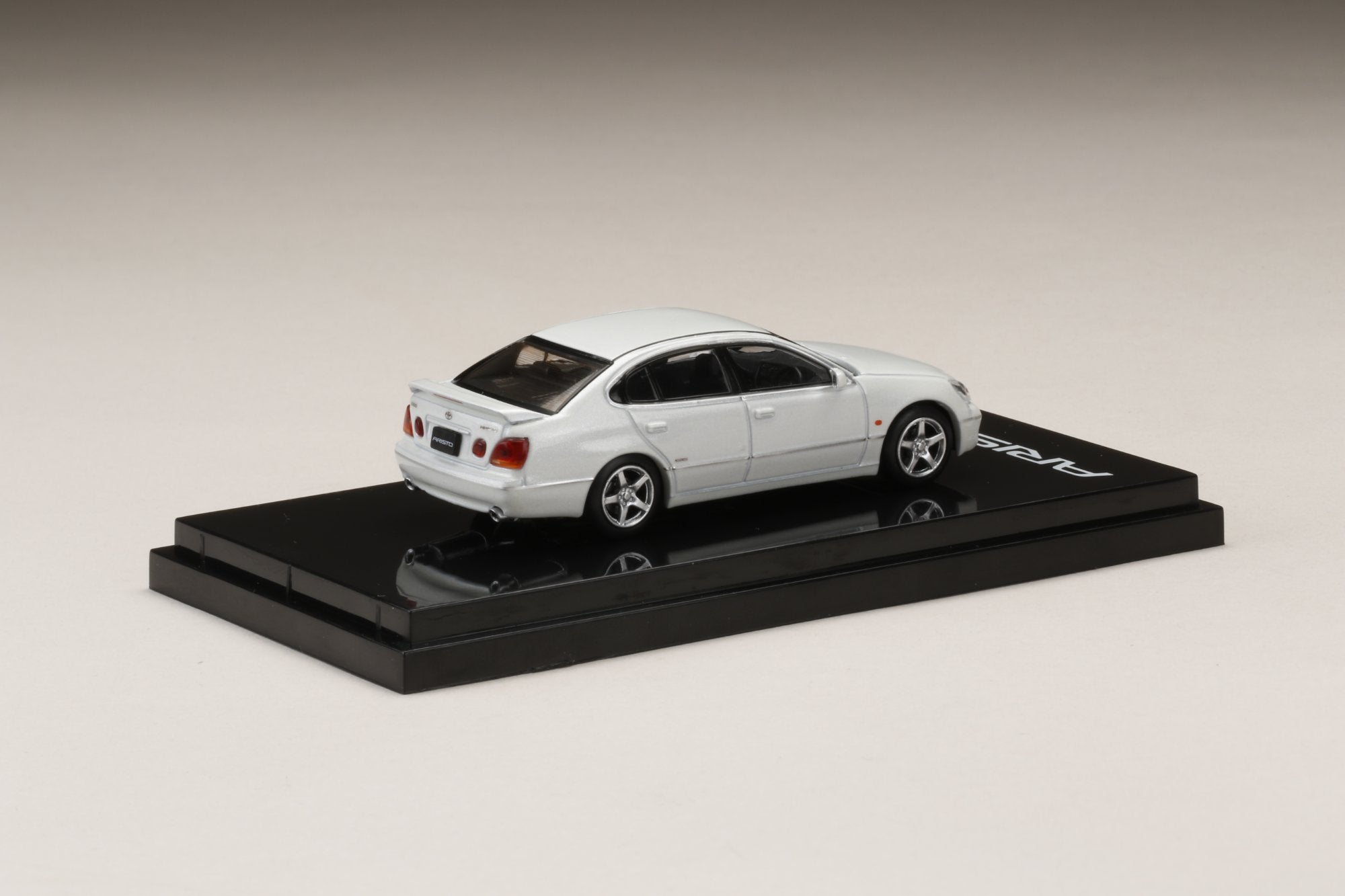 Hobby Japan 1:64 Toyota Aristo V300 Vertex Edition in White Pearl