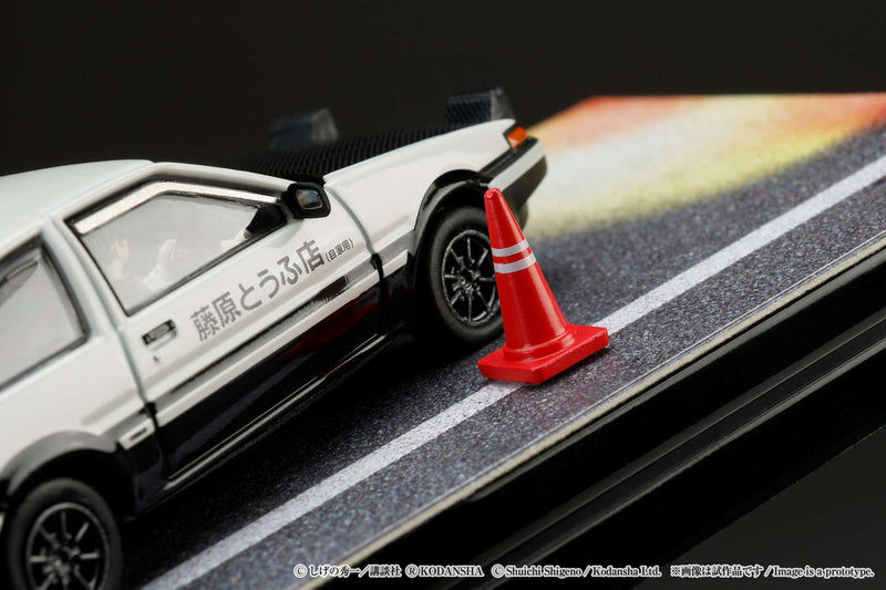 Hobby Japan 1:64 Toyota SPRINTER TRUENO GT APEX AE86 / INITIAL D VS Tomoyuki Tachi With Takumi Fujiwara Figure
