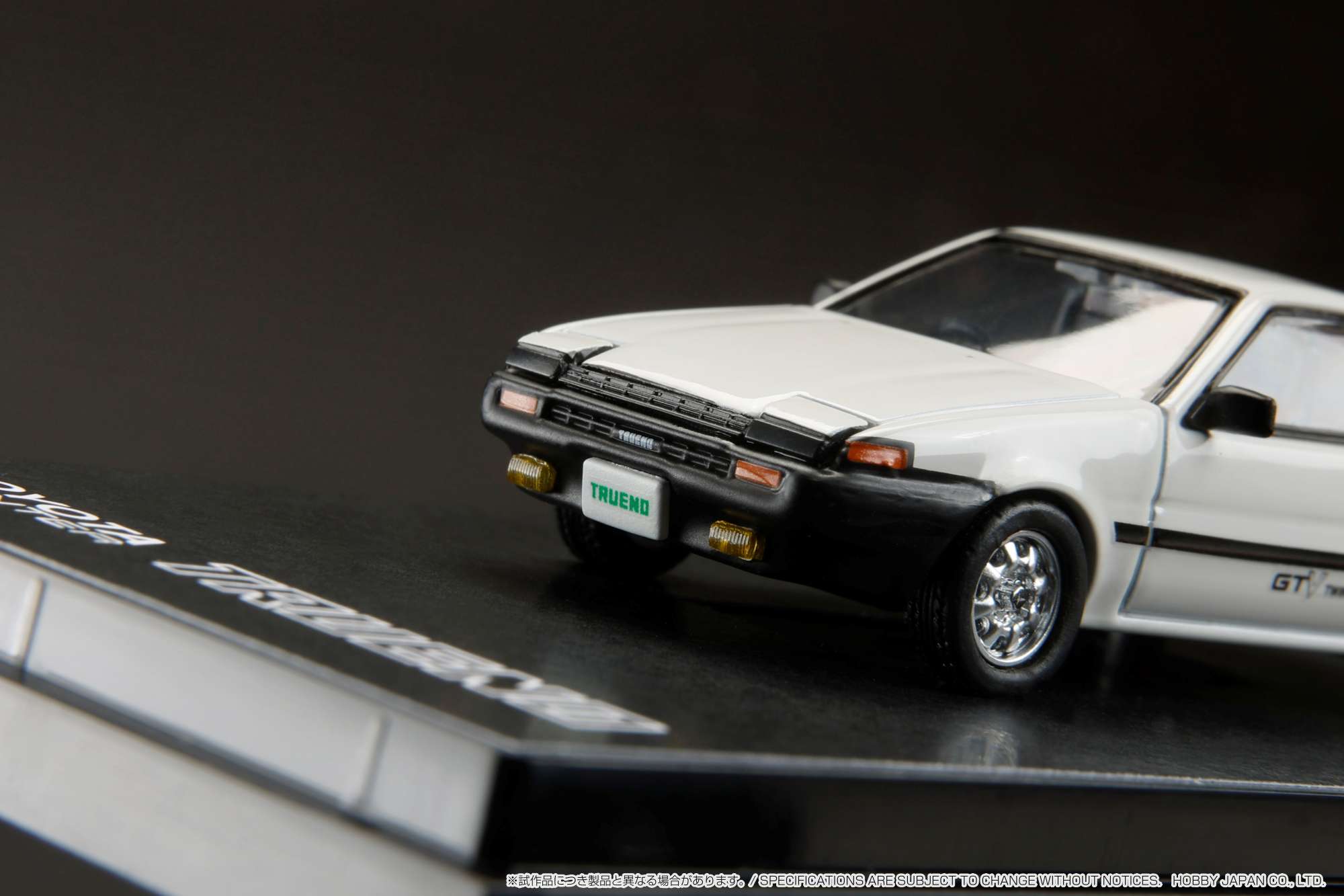 Hobby Japan 1:64 Toyota Sprinter Trueno GTV (AE86) in White with
