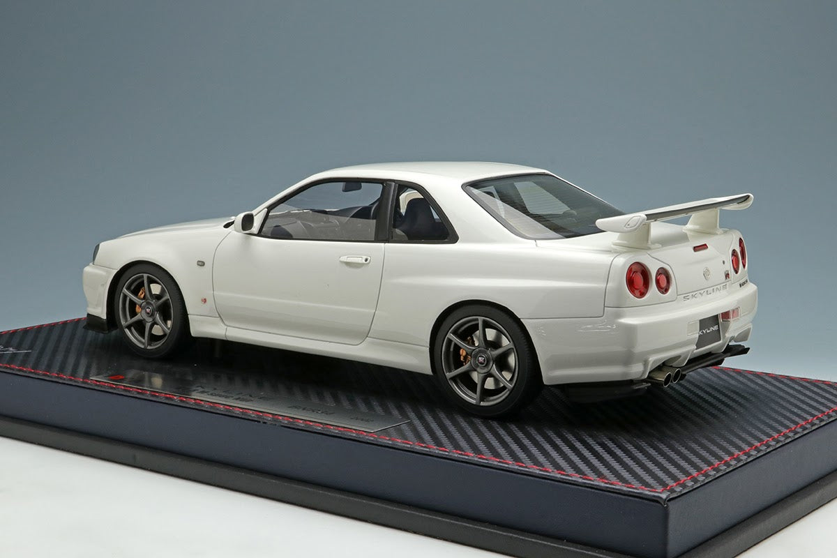Nissan Skyline GT-R (BNR34) M-Spec NUR Pearl White with Acrylic