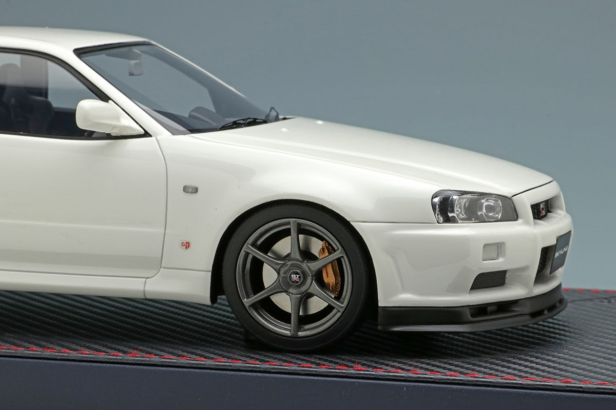 Nissan Skyline GT-R (BNR34) M-Spec NUR Pearl White with Acrylic