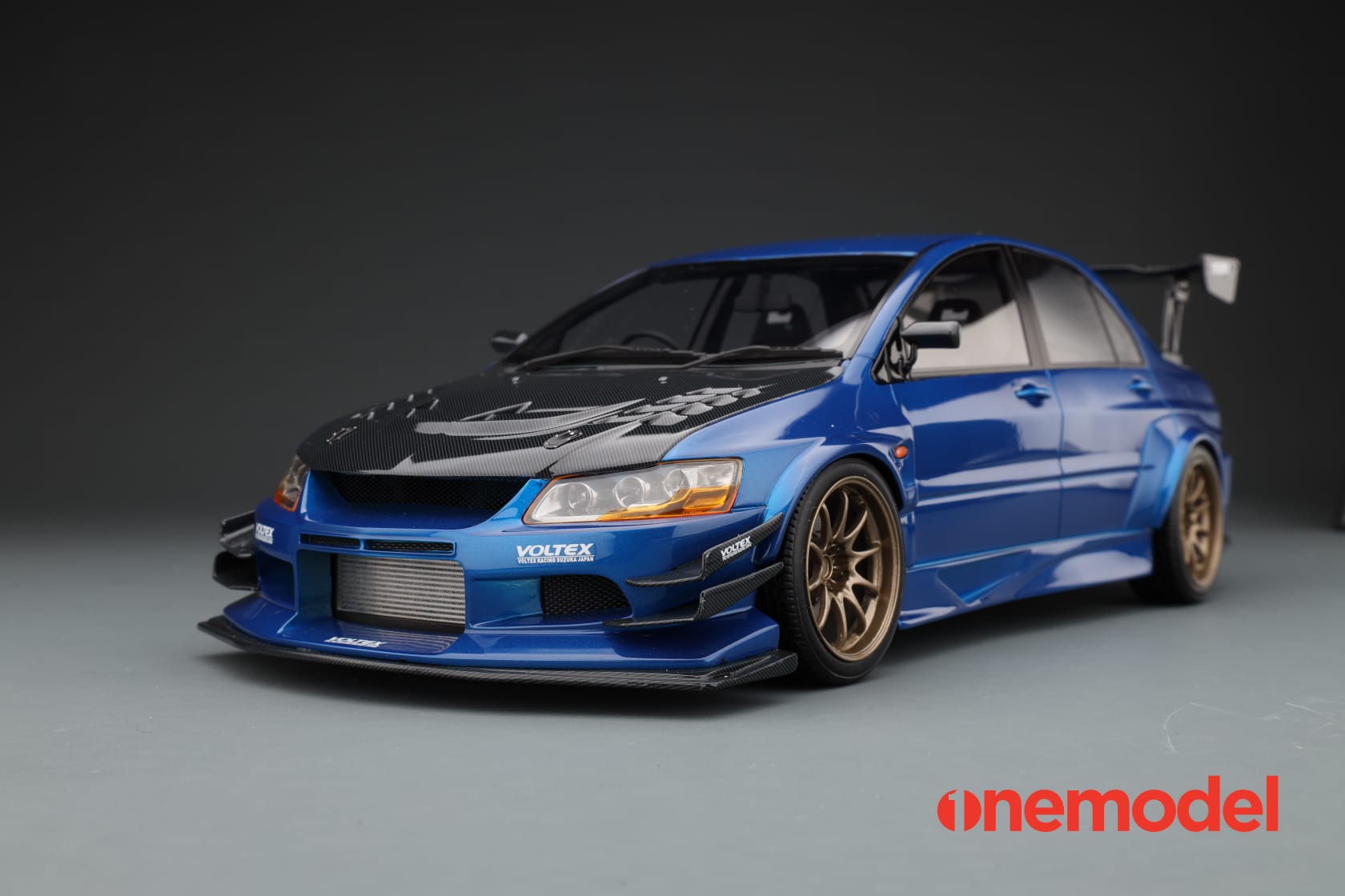 One Model 1:18 Mitsubishi Lancer Evolution IX Voltex with Carbon