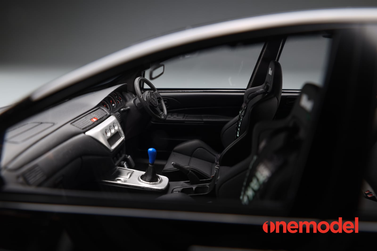 One Model 1:18 Mitsubishi Lancer Evolution IX Voltex with Carbon
