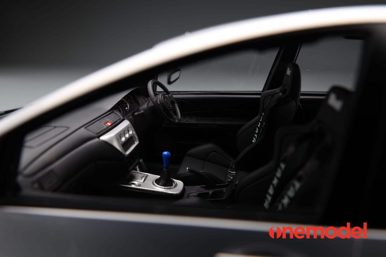 One Model 1:18 Mitsubishi Lancer Evolution IX Voltex with Carbon