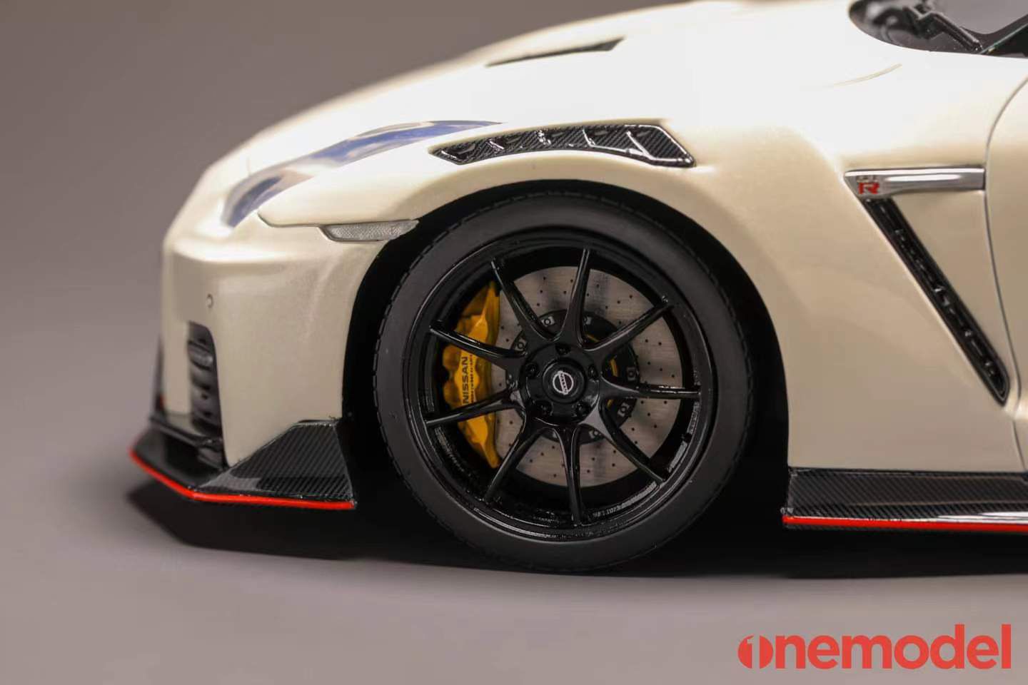 One Model 1:18 Nissan GT-R (R35) 2020 NISMO Edition in Pearl