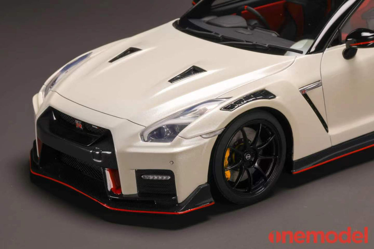 One Model 1:18 Nissan GT-R (R35) 2020 NISMO Edition in Pearl