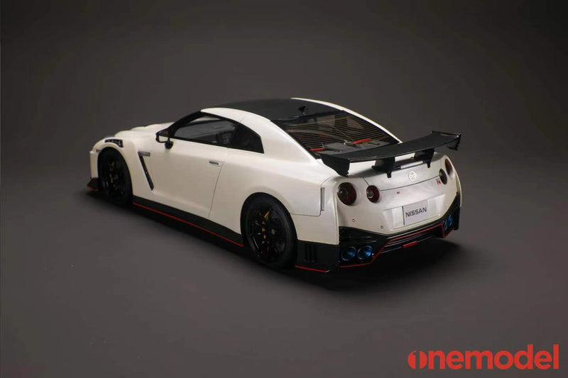 One Model 1:18 Nissan GT-R (R35) 2020 NISMO Edition in Pearl White