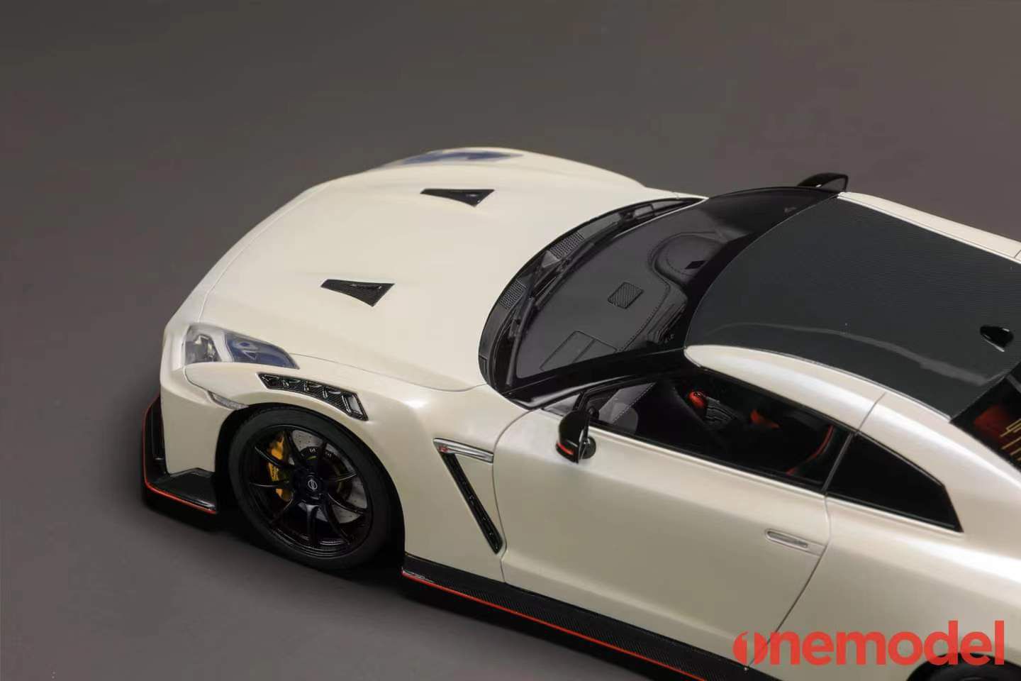 (VOGUE)1/18 日産 GT-R NISMO 2020 One Model New Nissan GT-R Nismo 2020 • DiecastSociety.com