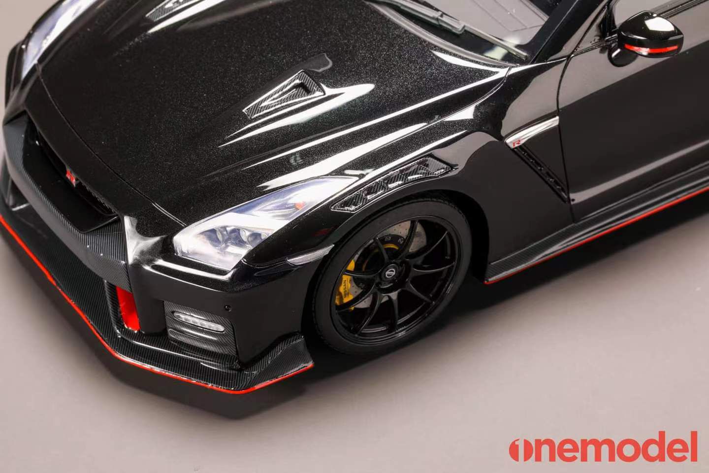 One Model 1:18 Nissan GT-R (R35) 2020 NISMO Edition in Jet