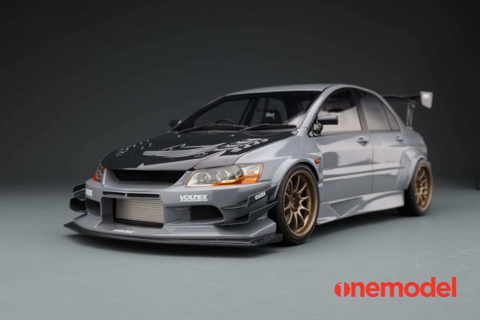 One Model 1:18 Mitsubishi Lancer Evolution IX Voltex with Carbon