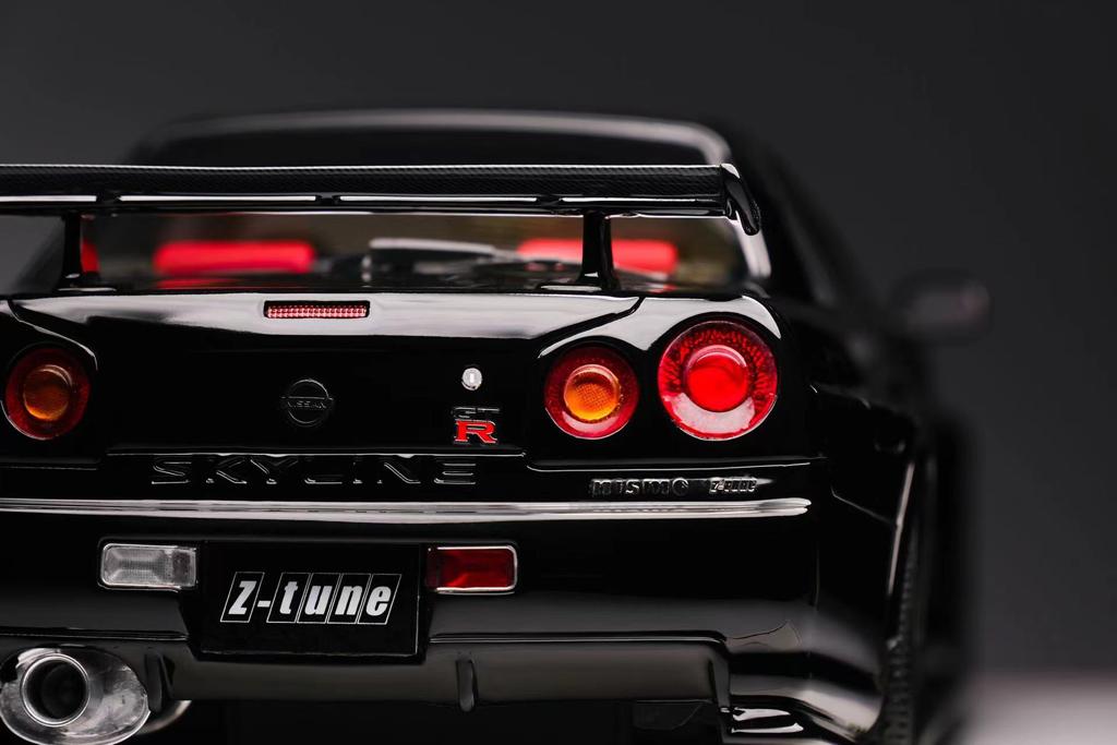 One Model 1:18 Nissan Skyline R34 Z-Tune in Black Pearl – Model