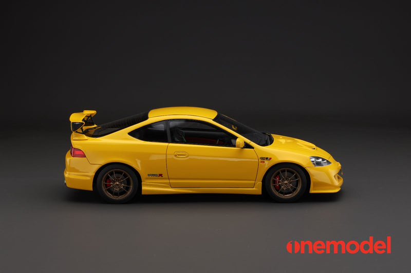 One Model 1:18 Honda Integra Type-R (DC5) Mugen Edition in Yellow