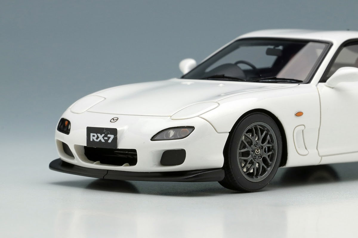 Mazda RX-7 (FD3S) Type RZ 2000 in Snow White Pearl Mica – Model