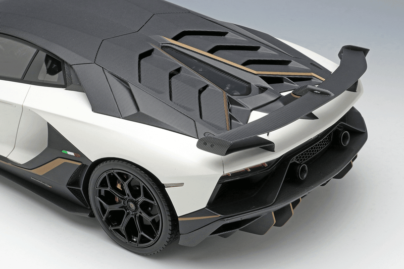 Make Up Co., Ltd / EIDOLON 1:18 Lamborghini Aventador SVJ 63 2018 in Matte Pearl White