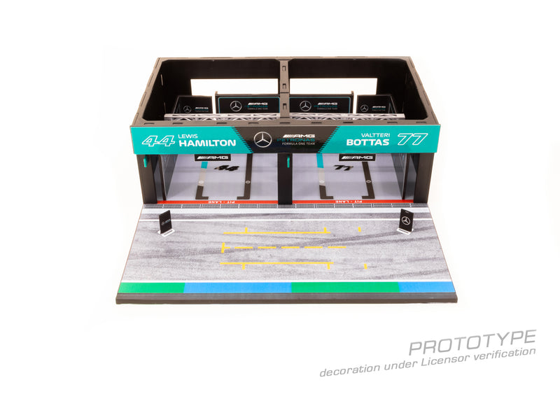 Tarmac Works 1:64 Pit Garage Diorama, Mercedes-AMG Petronas Formula One Team