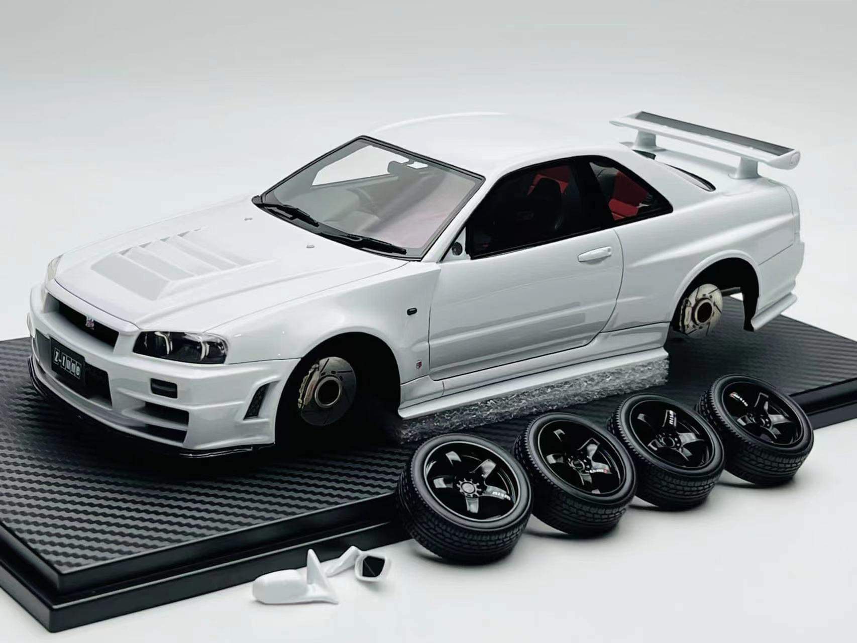 One Model 1:18 Nissan Skyline GT-R (BNR34) Z-Tune in White – Model