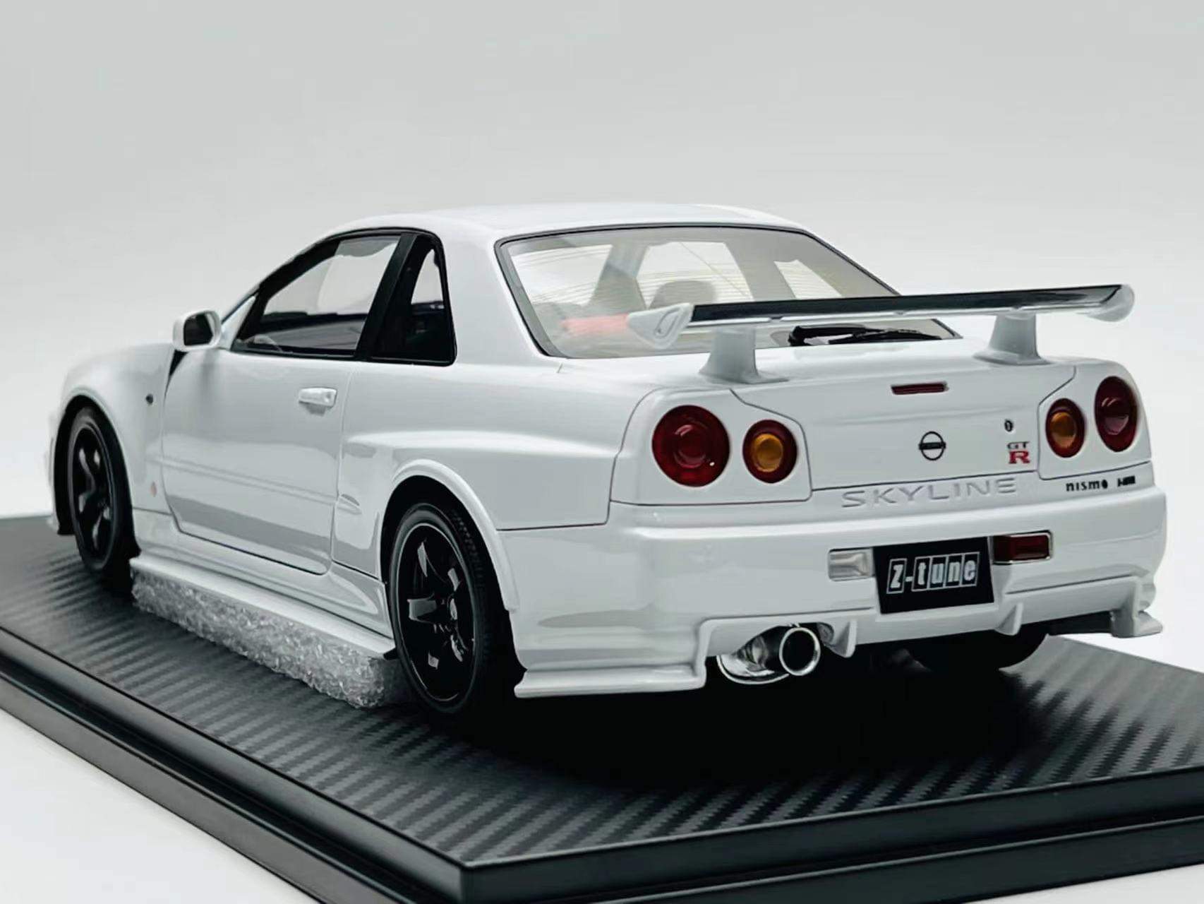 One Model 1:18 Nissan Skyline GT-R (BNR34) Z-Tune in White – Model