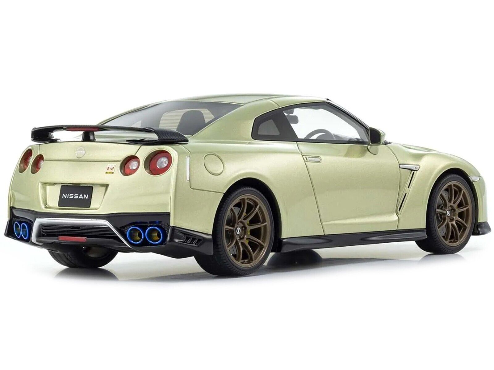 Kyosho 1:18 Nissan GT-R Premium Edition T-Spec in Millennium