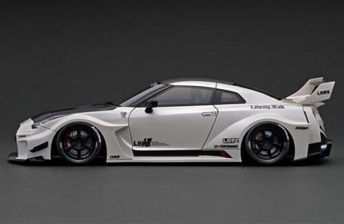 Ignition Model 1:18 Nissan Skyline GTR 35GT-RR Silhouette WORKS LB in White with Ms. Kato Figure
